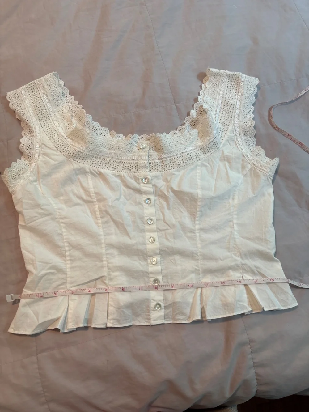 Doen Cream Eyelet Lace-Trim Button Front Cropped Top - Picture 6 of 16